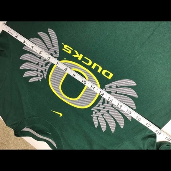 Nike Oregon Ducks Sz. Small Green Tee w/ O & Wings - Picture 5 of 5